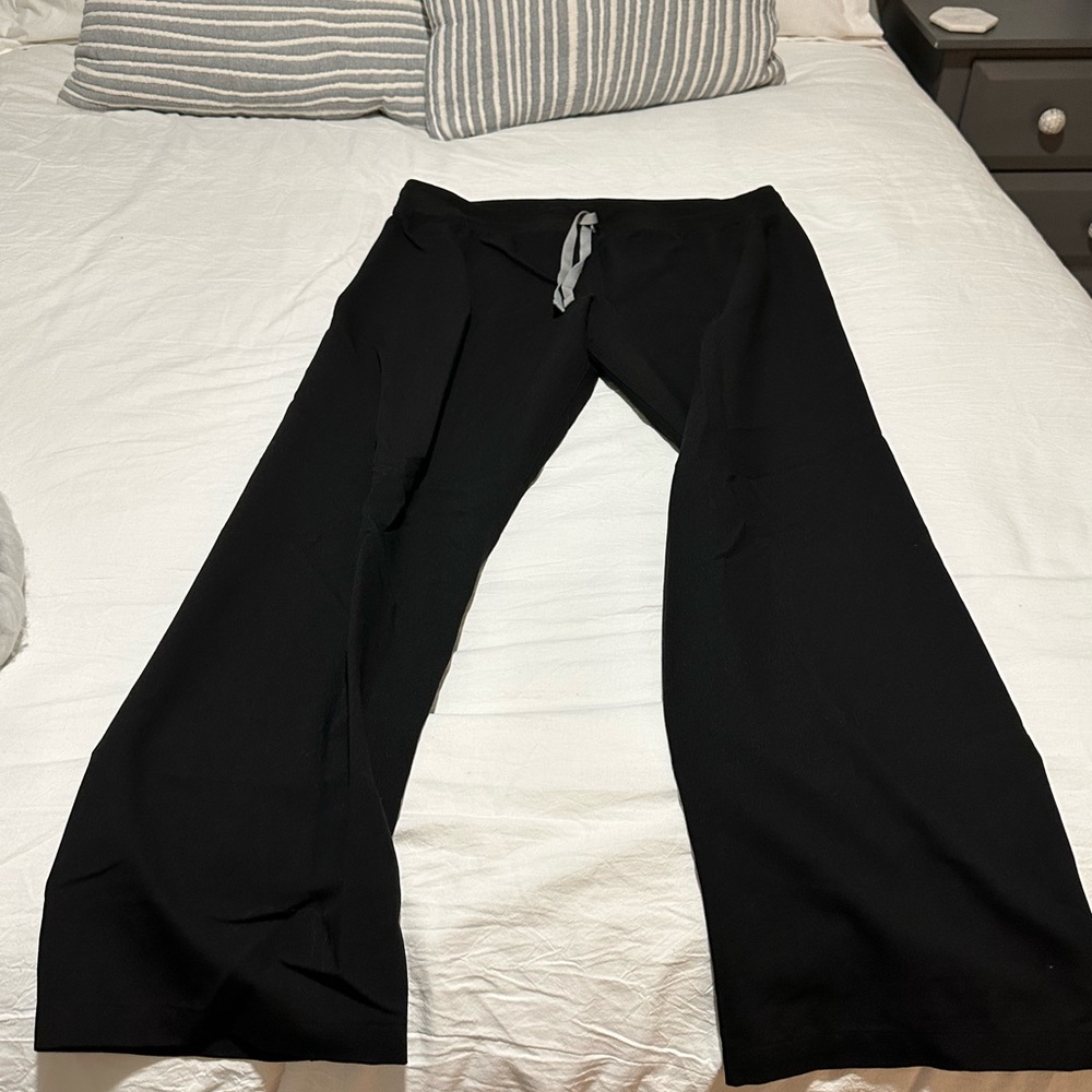 Figs Livingston Black Scrub Pants L/P